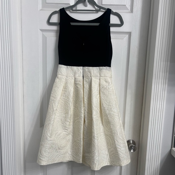 Lauren Ralph Lauren Black and Cream Formal Fit N Flare Dress Small - Picture 3 of 6